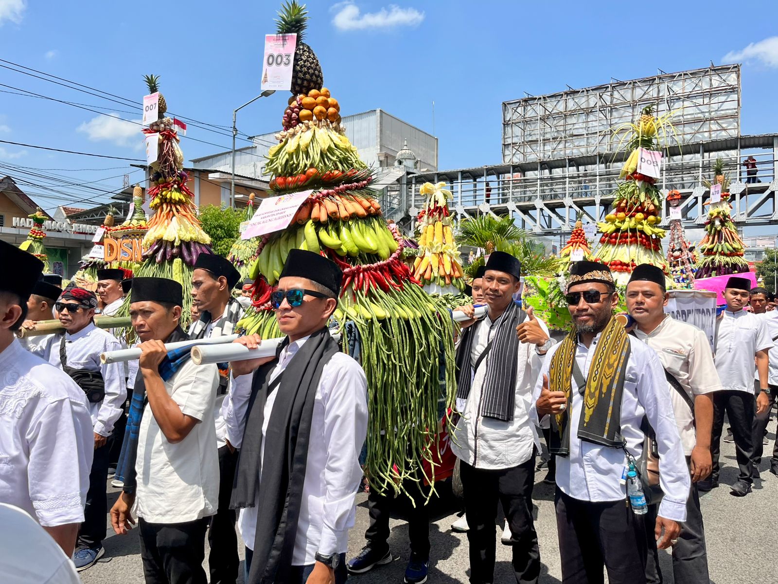 Kirab Ancak Agung 2025 : Diskopum Jember Hadir dengan Ancak Agung Agribisnis
