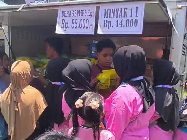 Pasar Murah Ramadan di Desa Suren Ledokombo Diserbu Kader Posyandu