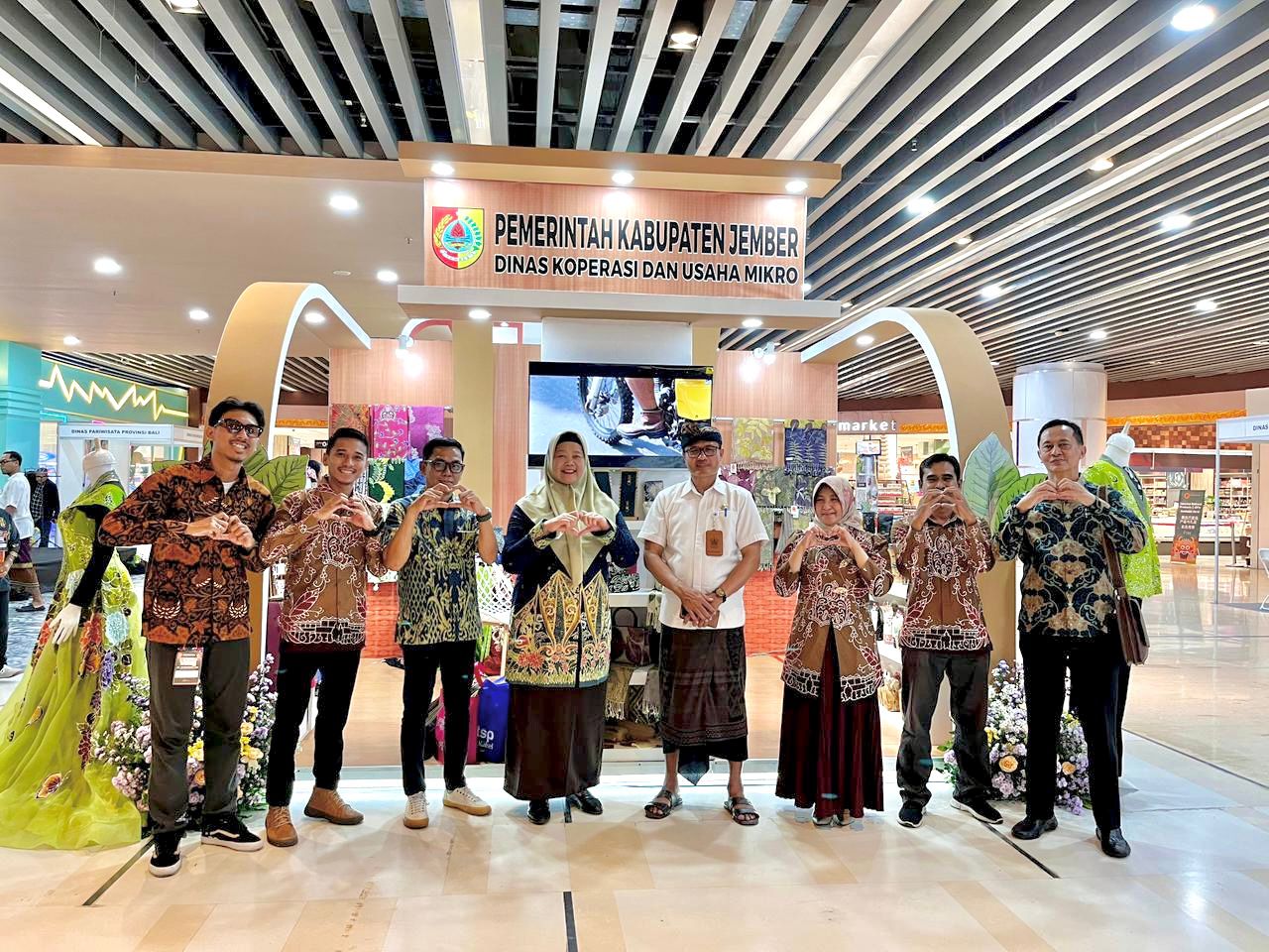 Diskopum Jember Tampilkan Produk Unggulan pada Indonesia Ekonomi Kreatif Expo 2025 di Bali