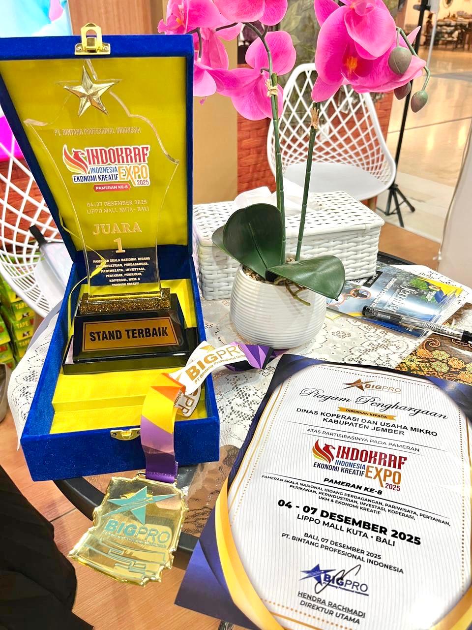 Diskopum Jember Raih Juara 1 Stand Terbaik di Indokraf Expo 2025