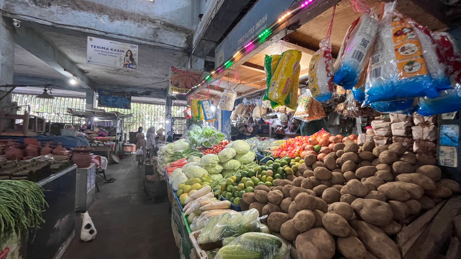 Kabar Baik dari Pasar Tanjung: Diskopumdag Jember Pantau Harga Komoditas Mulai Turun Pascalebaran
