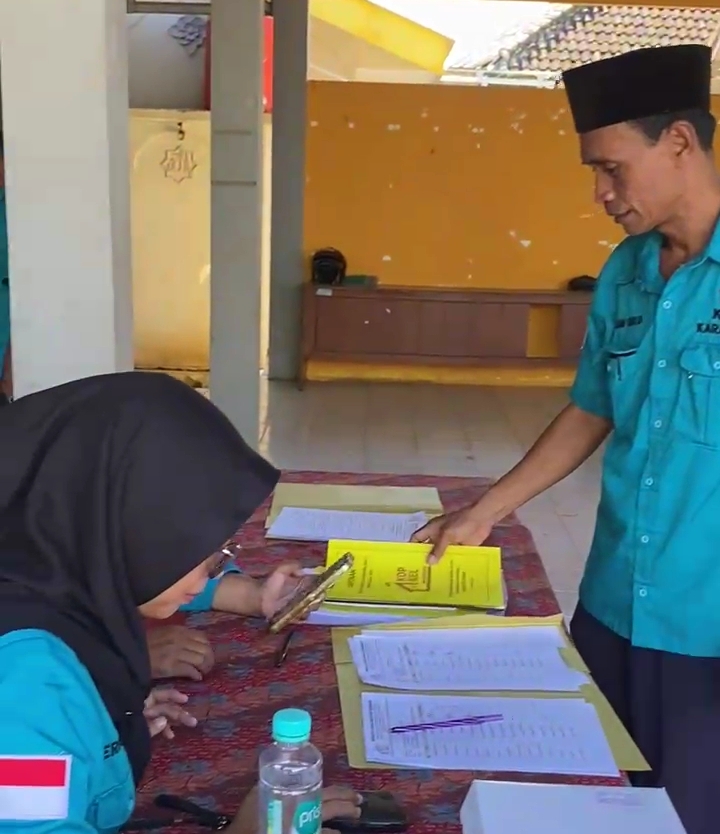 Dorong Tertib Administrasi, Diskopumdag Jember Hadiri RAT Perdana KDMP Karangrejo