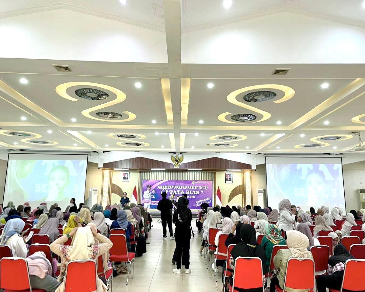 Pelatihan Tata Rias Make Up Artist (MUA), Dorong Kemandirian dan Kreativitas Perempuan di Jember