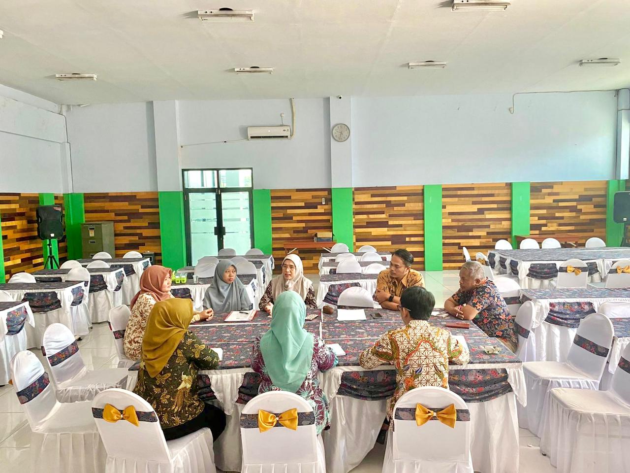 Uji Kelayakan dan Kepatutan Pengurus dan Pengawas Koperasi di Aula Dinas Koperasi dan Usaha Mikro Kabupaten Jember