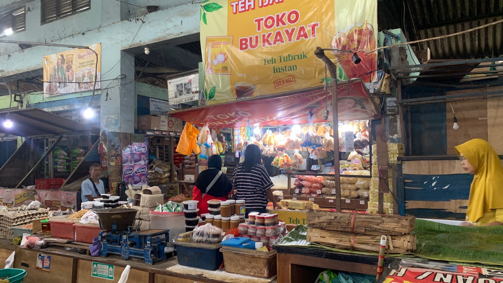 Kabar Baik dari Pasar Tanjung: Diskopumdag Jember Pantau Harga Komoditas Mulai Turun Pascalebaran