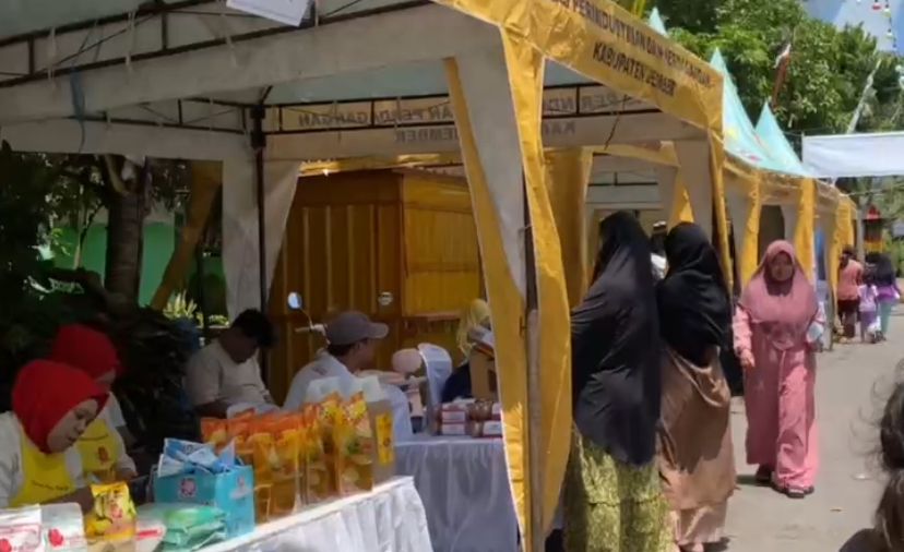 Warga Balung Serbu Telur di Pasar Murah Hingga Habis terjual