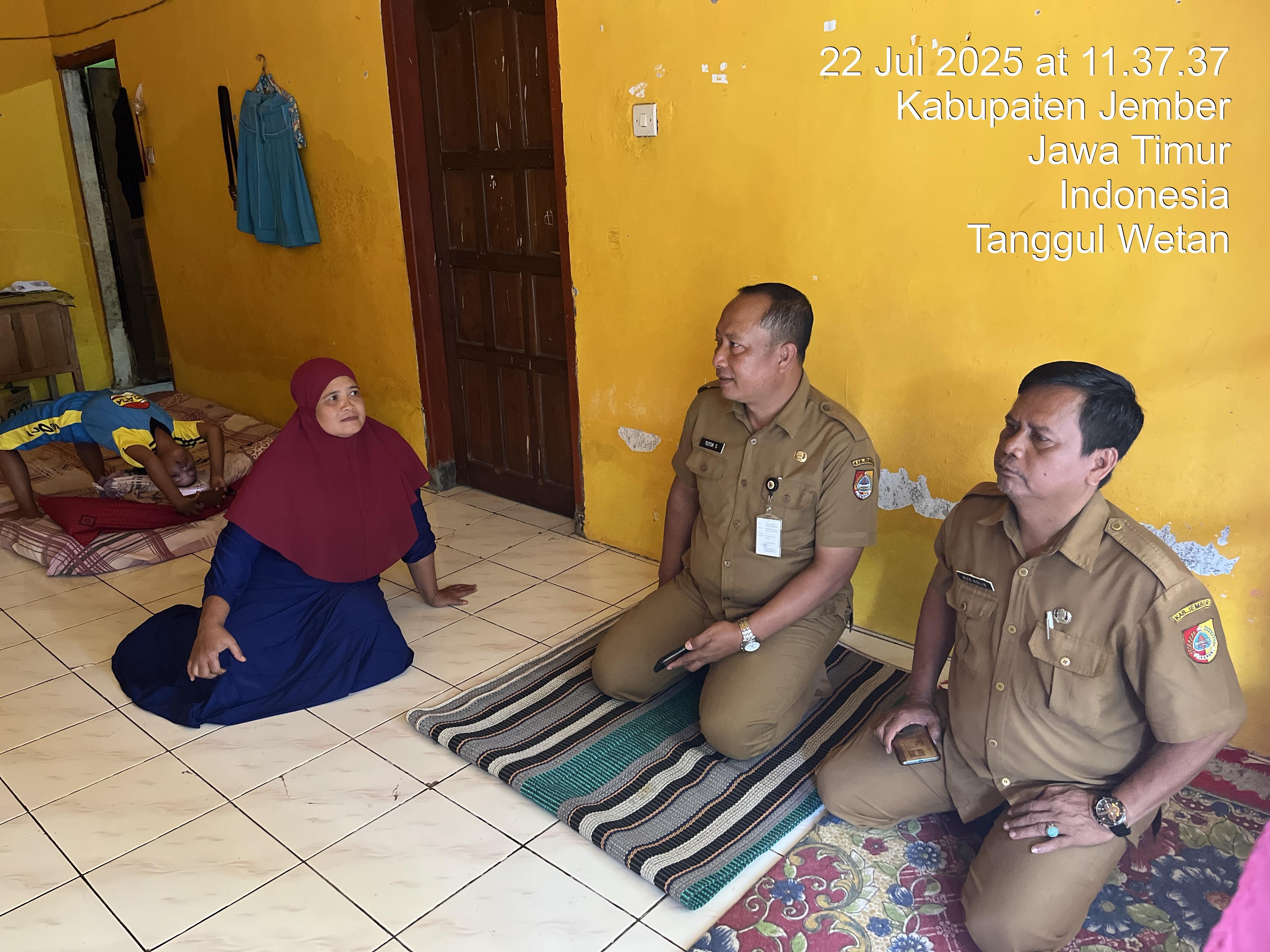 Diskopum Jember Serahkan Bantuan Alat dan Lakukan Monev Terkait Aduan Masyarakat di Wadul Guse