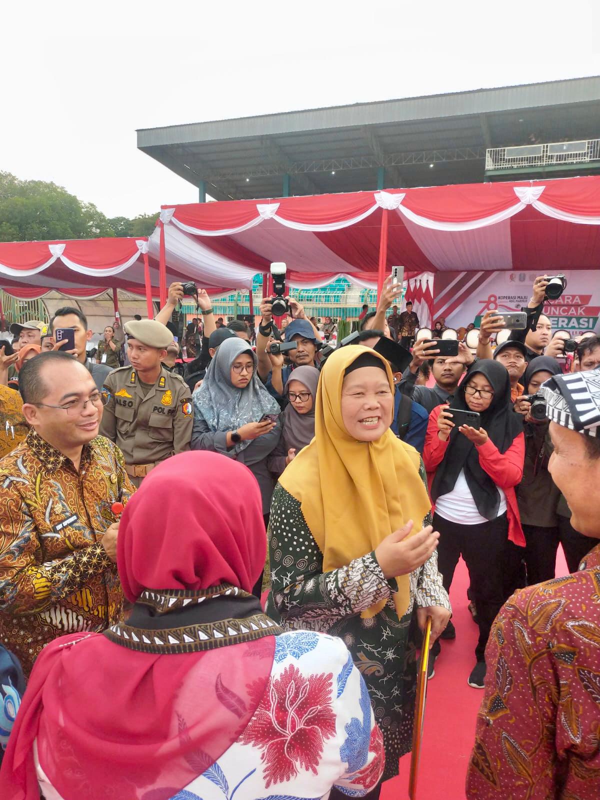 Kabupaten Jember Terima Penghargaan Tokoh Pembina Koperasi pada Peringatan Harkop ke-78 Provinsi Jatim di Bojonegoro