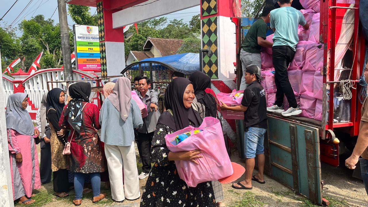 Bunga Desaku di Tempurejo: Silaturahmi Bupati Jember Bersama UMKM, PKL, dan Mlijo