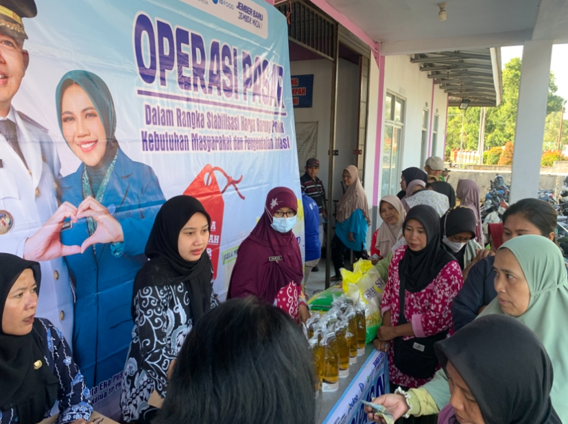 Operasi Pasar di Pasar Kreongan Diserbu Warga, Beras SPHP dan Minyak Goreng Ludes Terjual