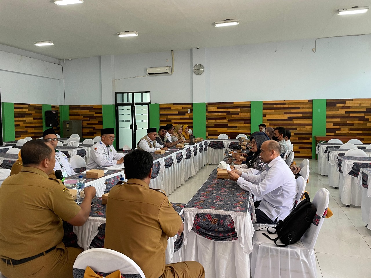 Dinas Koperasi dan Usaha Mikro Jember Gelar Rapat Bersama Lembaga Sertifikasi Halal