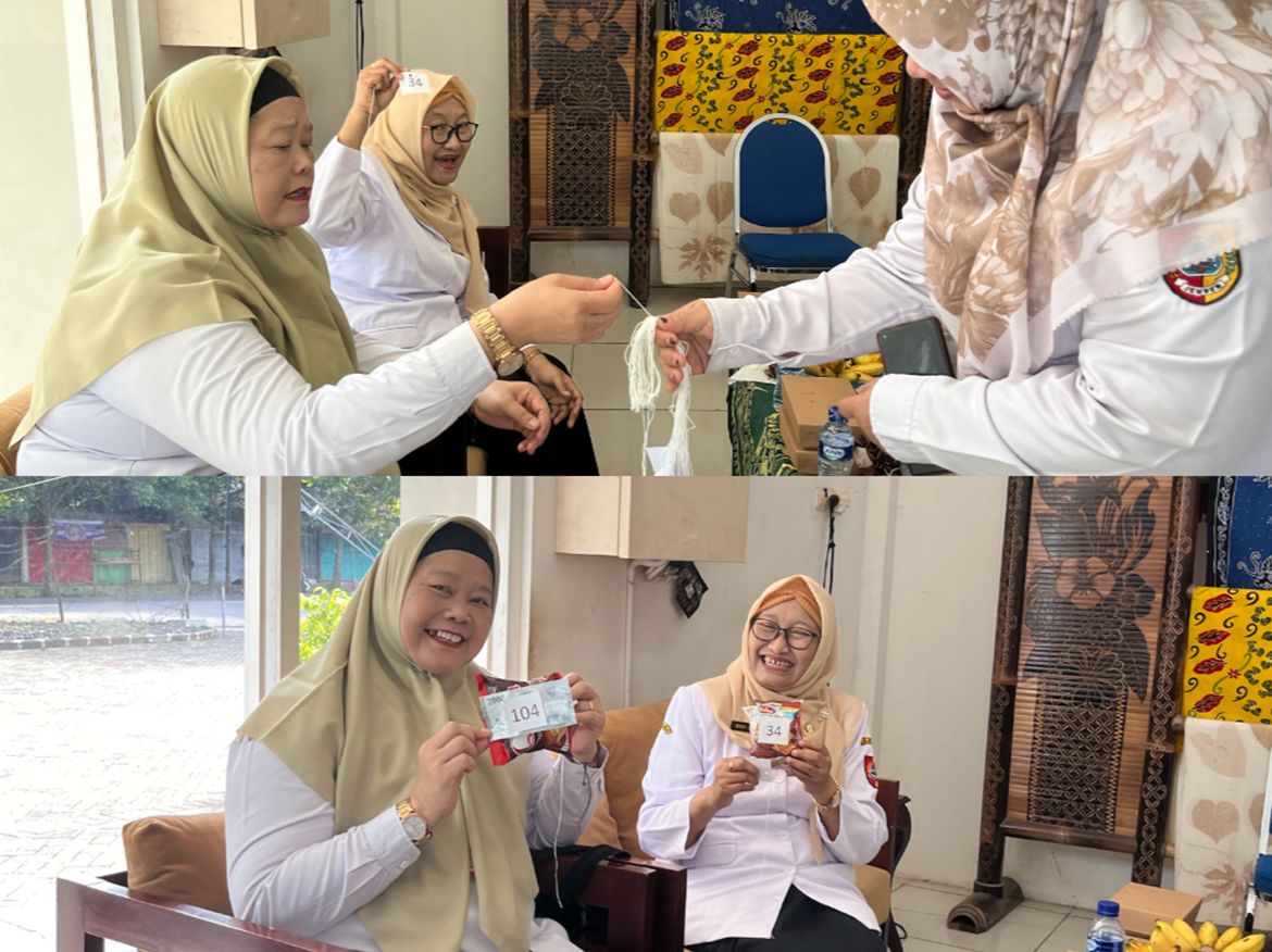 Hiburan Tarik Benang Warnai Kebersamaan Halal Bihalal DisKopUKMDag