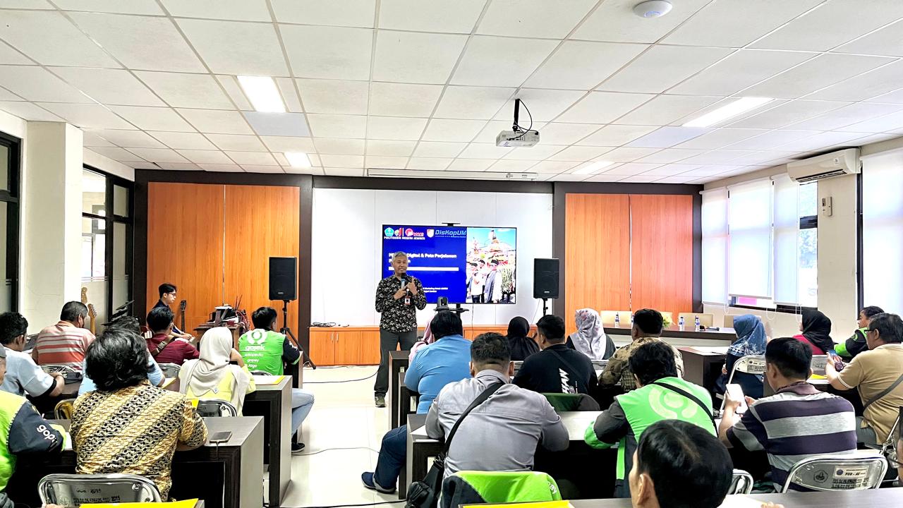 Diskopum Jember Selenggarakan Dua Pelatihan UMKM untuk Keluarga Ojek Online