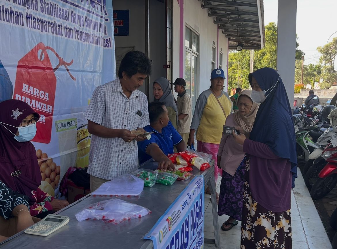 Antusiasme Tinggi, Operasi Pasar Kreongan Dipadati Warga