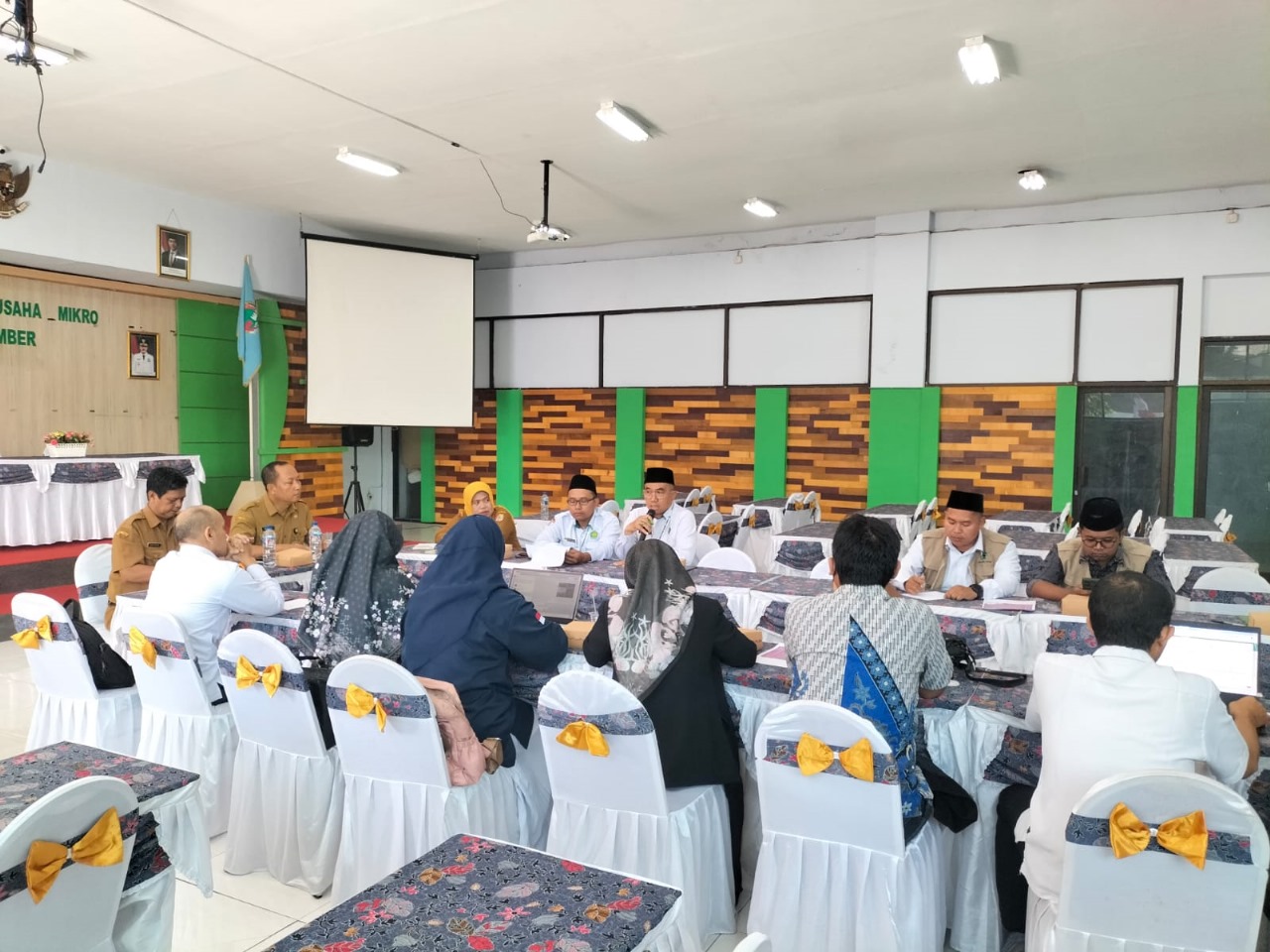 Dinas Koperasi dan Usaha Mikro Jember Gelar Rapat Bersama Lembaga Sertifikasi Halal