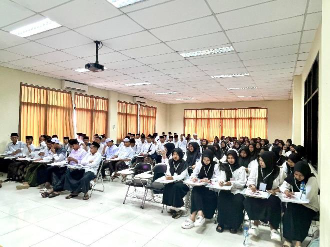 Hari Kedua Pelatihan Vocasional Santripreneur: Santri Jember Belajar Produksi Kerupuk Udang dan Cilok