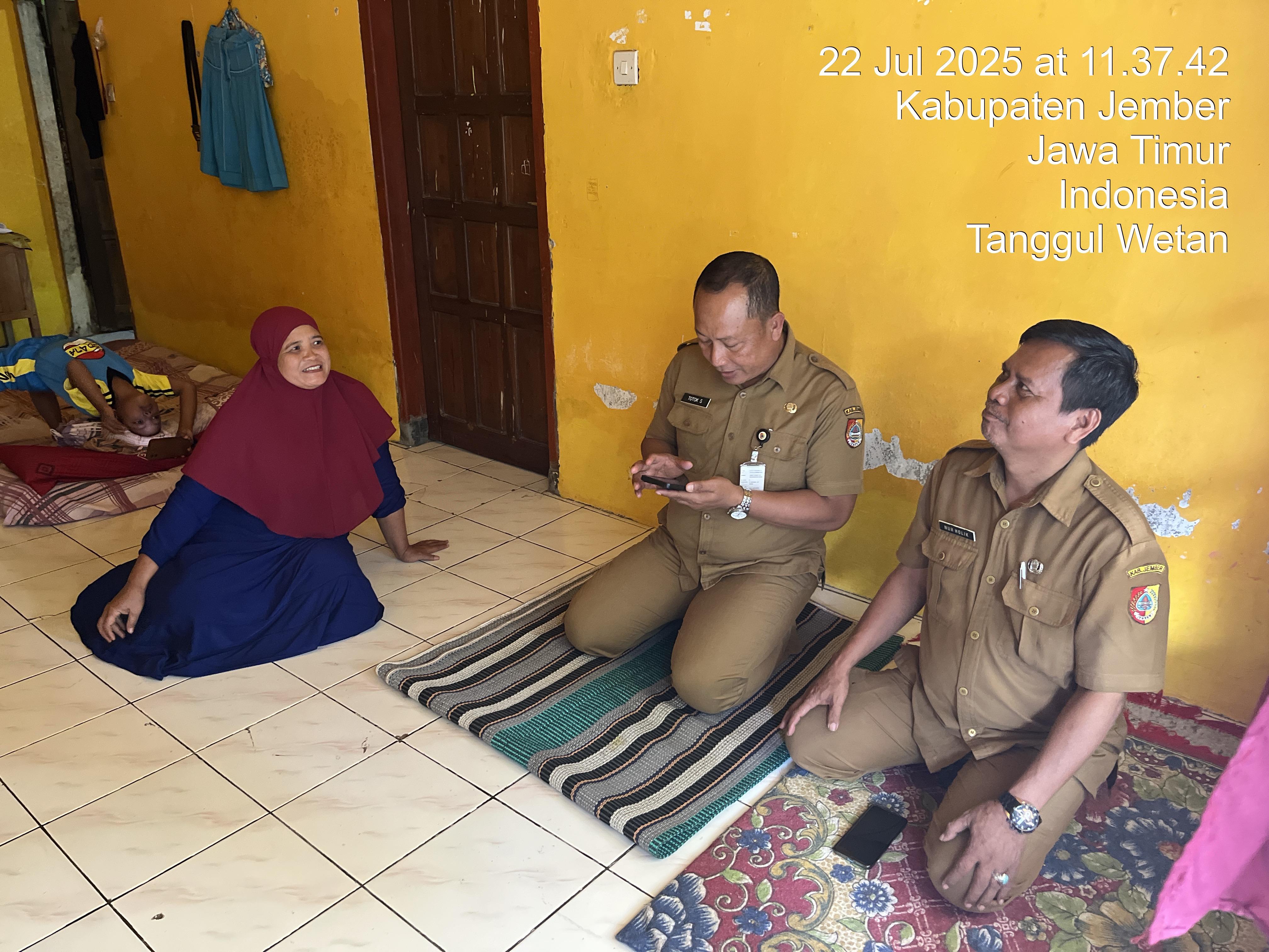 Diskopum Jember Serahkan Bantuan Alat dan Lakukan Monev Terkait Aduan Masyarakat di Wadul Guse