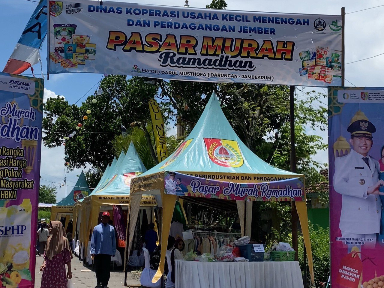 Jaga Dompet Rakyat, Diskopumdag Jember Guyur Bahan Pokok Murah di Balung