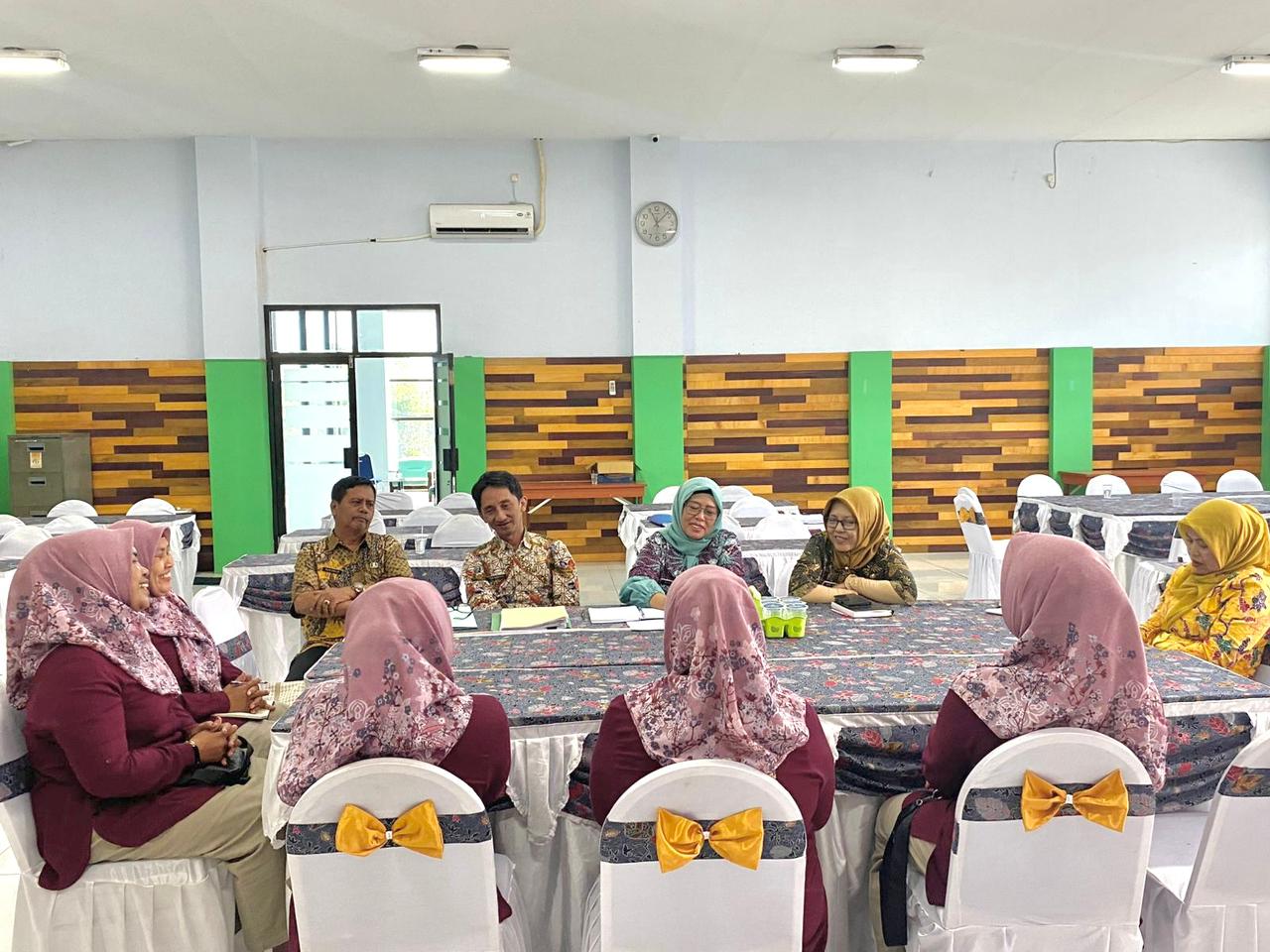 Uji Kelayakan dan Kepatutan Pengurus dan Pengawas Koperasi di Aula Dinas Koperasi dan Usaha Mikro Kabupaten Jember