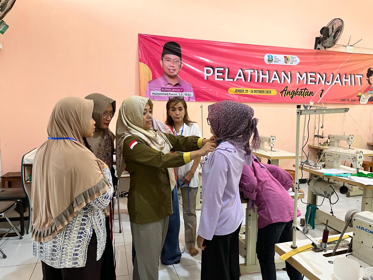 Diskopum Jember dan UPT BLK Gelar Pelatihan Menjahit bagi Anggota FKJOB: Wujud Nyata Jember Baru, Jember Maju