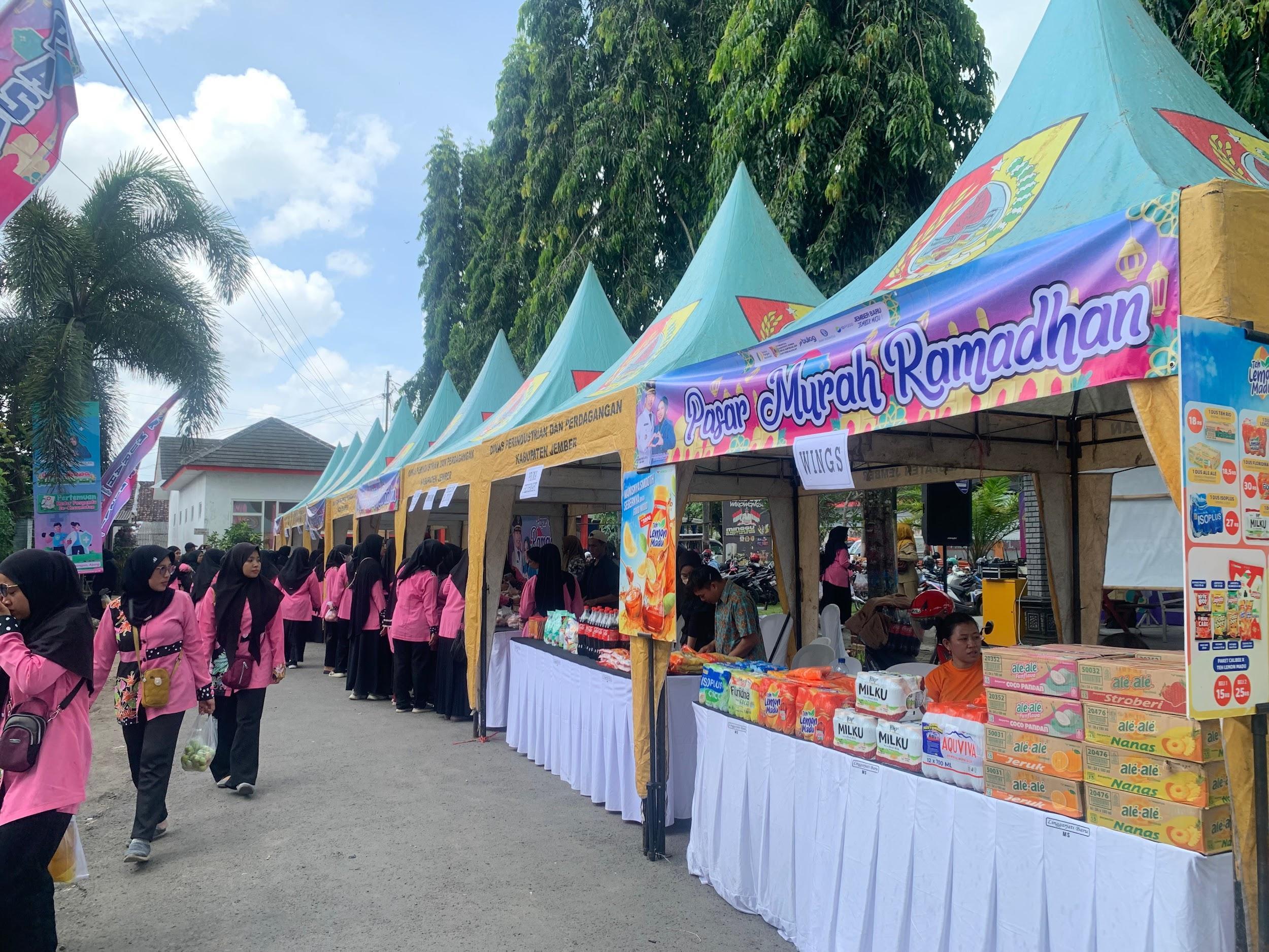 Pasar Murah Warnai Safari Ramadhan Pemkab Jember di Desa Wirowongso
