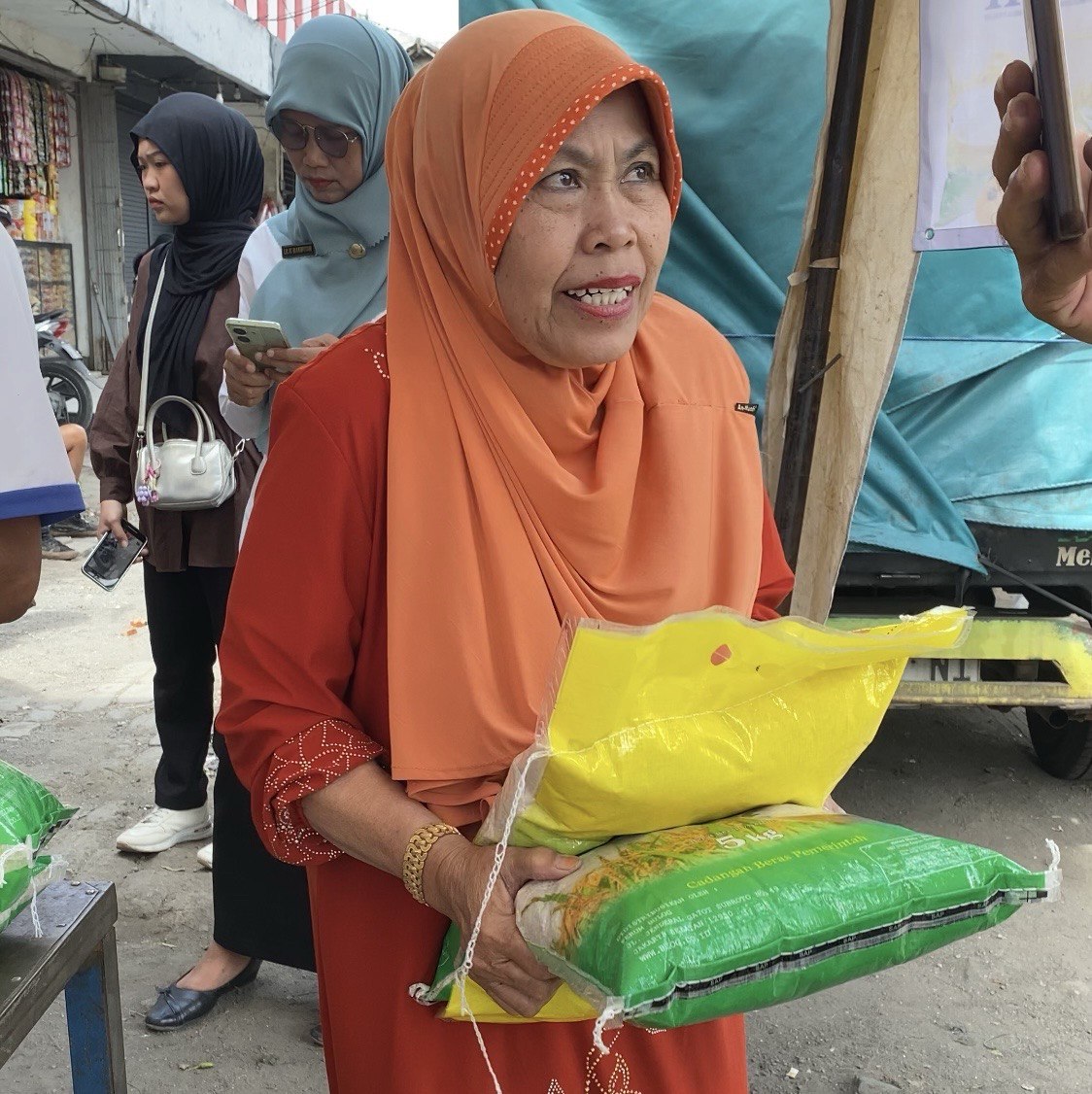 Warga Sambut Positif Operasi Pasar di Pasar Mangli