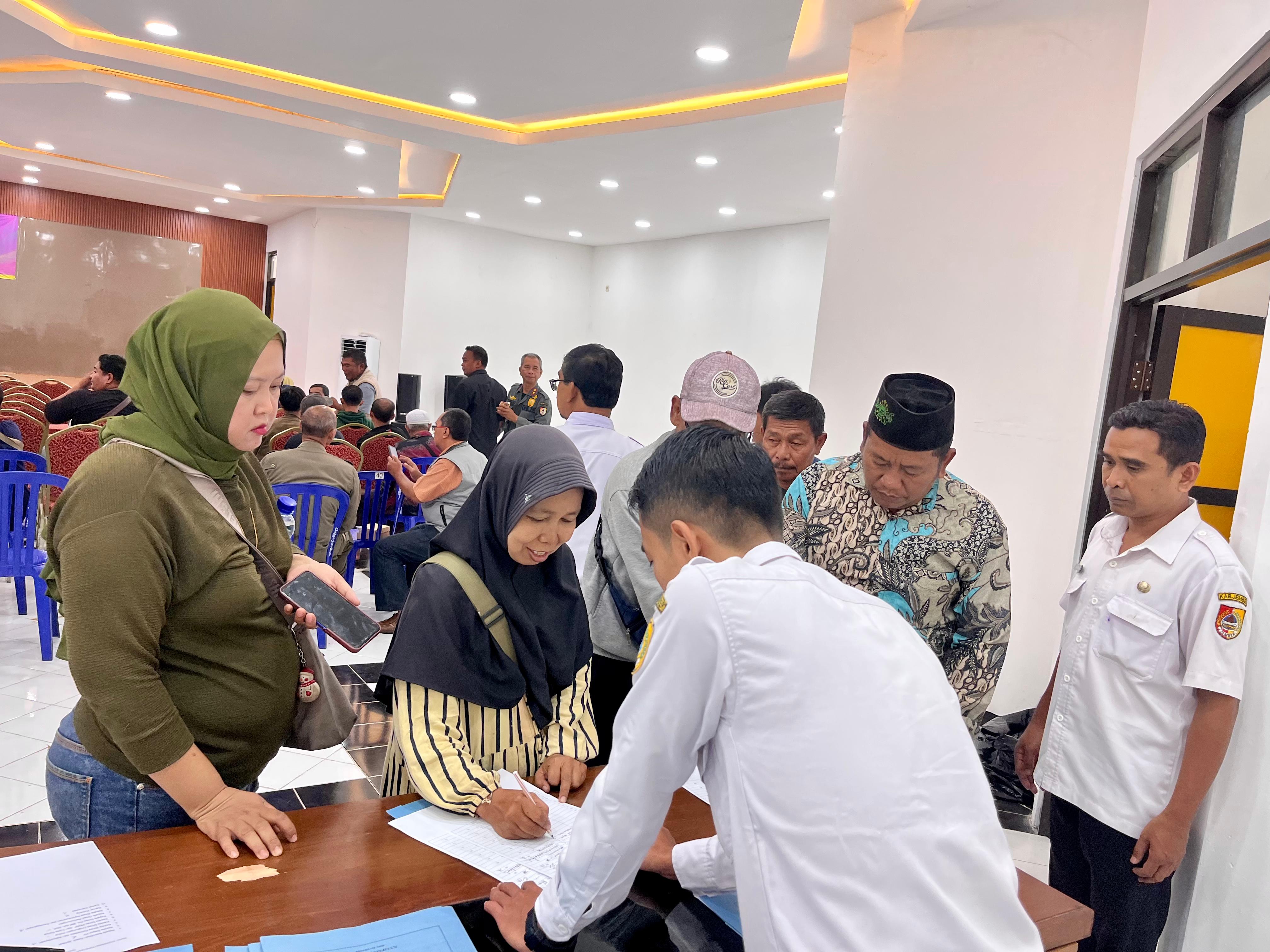 Diskopum Jember Gelar Rapat Koordinasi Penataan PKL Sekitar Alun-Alun di Gedung Jember Nusantara