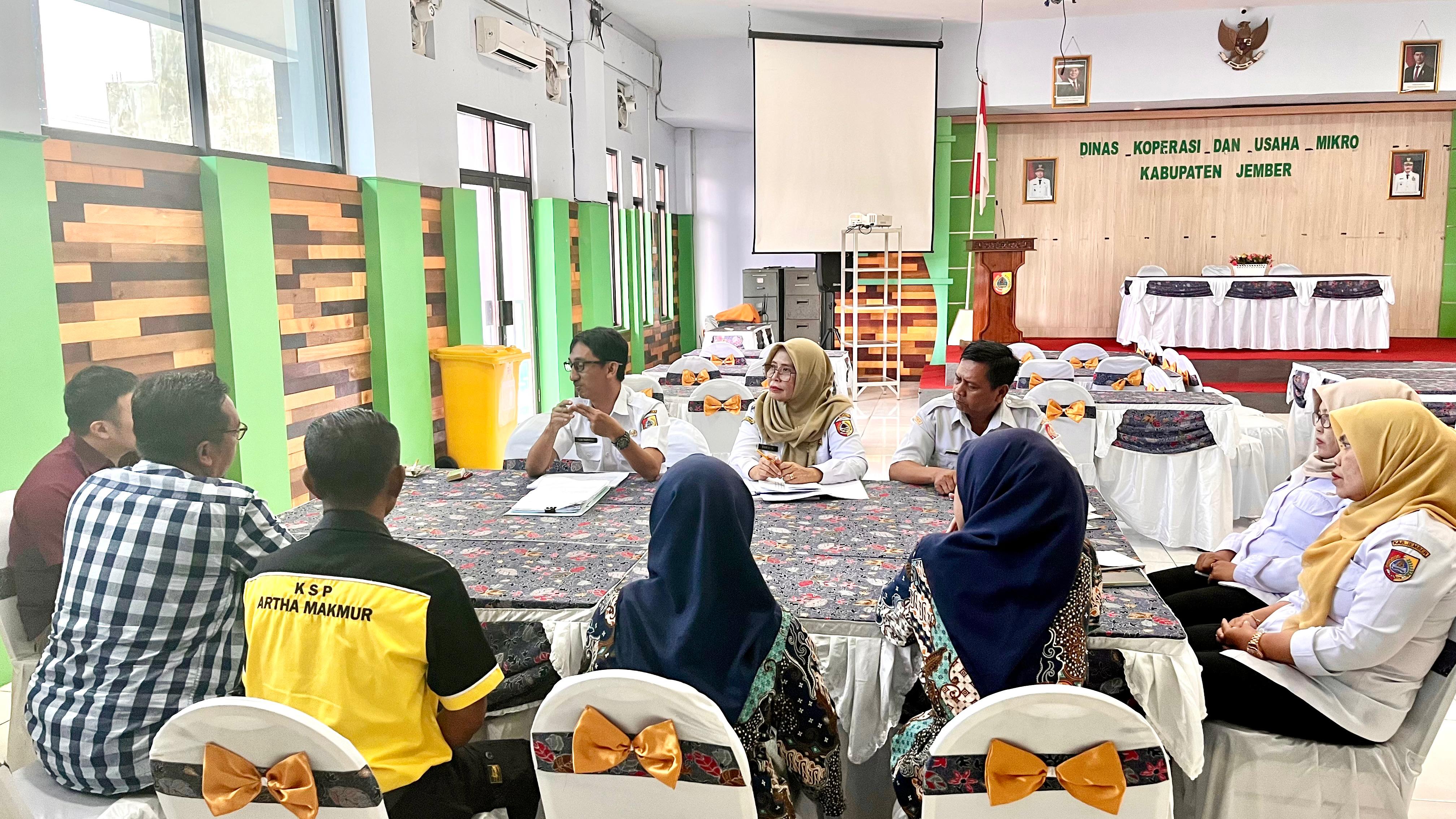 Uji Kelayakan dan Kepatutan Pengurus dan Pengawas Koperasi di Aula Dinas Koperasi dan Usaha Mikro Kabupaten Jember