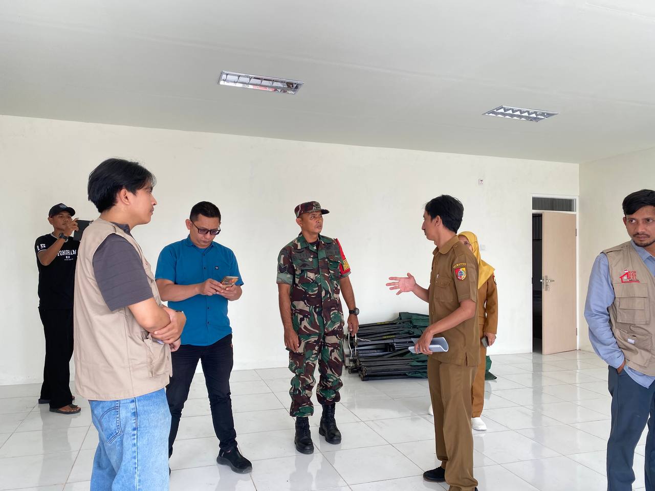 Diskopukmdag Jember Monitoring Pembangunan Gerai Koperasi Desa Merah Putih di Ajung