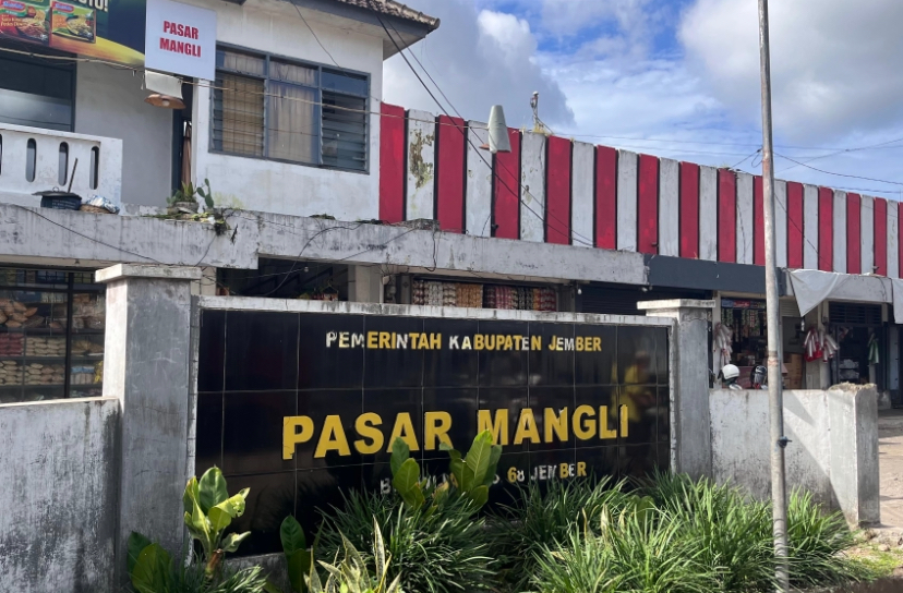 Pantau Harga Bapokting Bersama Pasar Murah, Diskopumdag Jember Turun ke Pasar Mangli