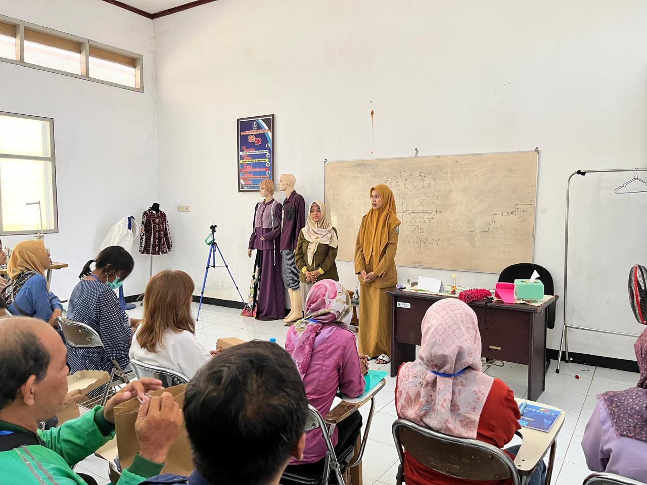 Diskopum Jember dan UPT BLK Gelar Pelatihan Menjahit bagi Anggota FKJOB: Wujud Nyata Jember Baru, Jember Maju