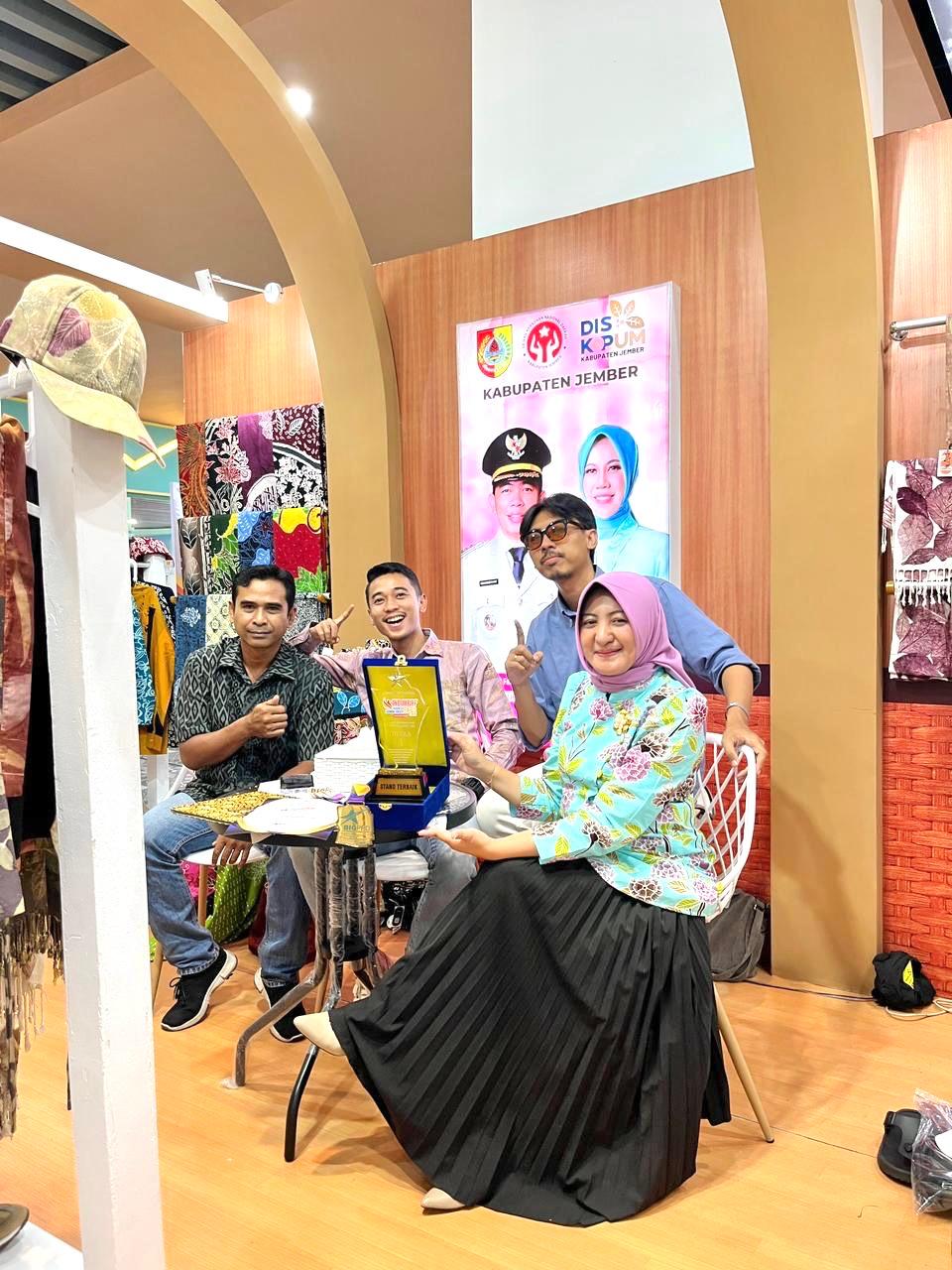 Diskopum Jember Raih Juara 1 Stand Terbaik di Indokraf Expo 2025