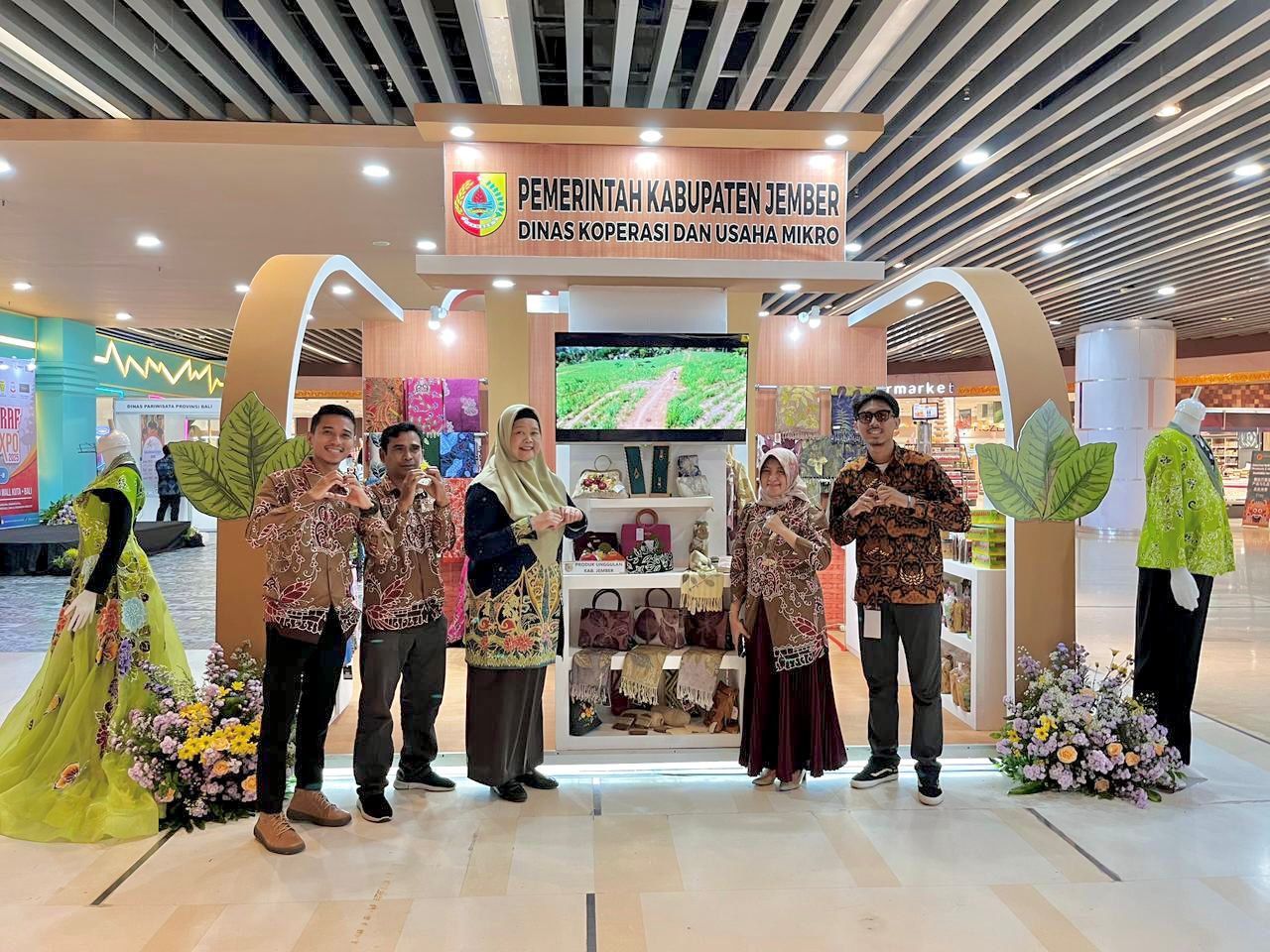 Diskopum Jember Tampilkan Produk Unggulan pada Indonesia Ekonomi Kreatif Expo 2025 di Bali