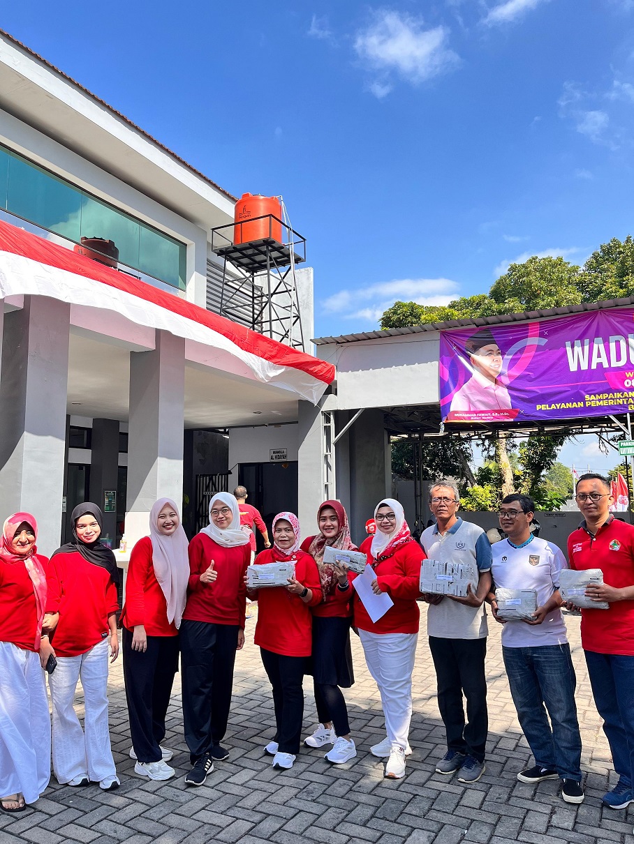 Estafet Gelas dan Tebak Kata Meriahkan Pekan Ketiga Lomba Agustusan Diskopum Jember