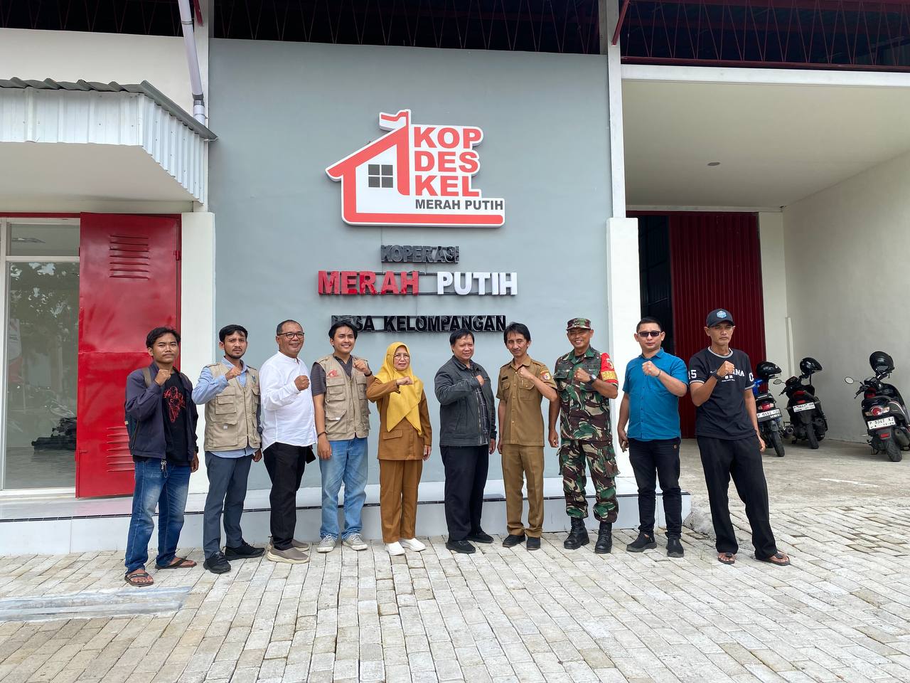 Diskopukmdag Jember Monitoring Pembangunan Gerai Koperasi Desa Merah Putih di Ajung