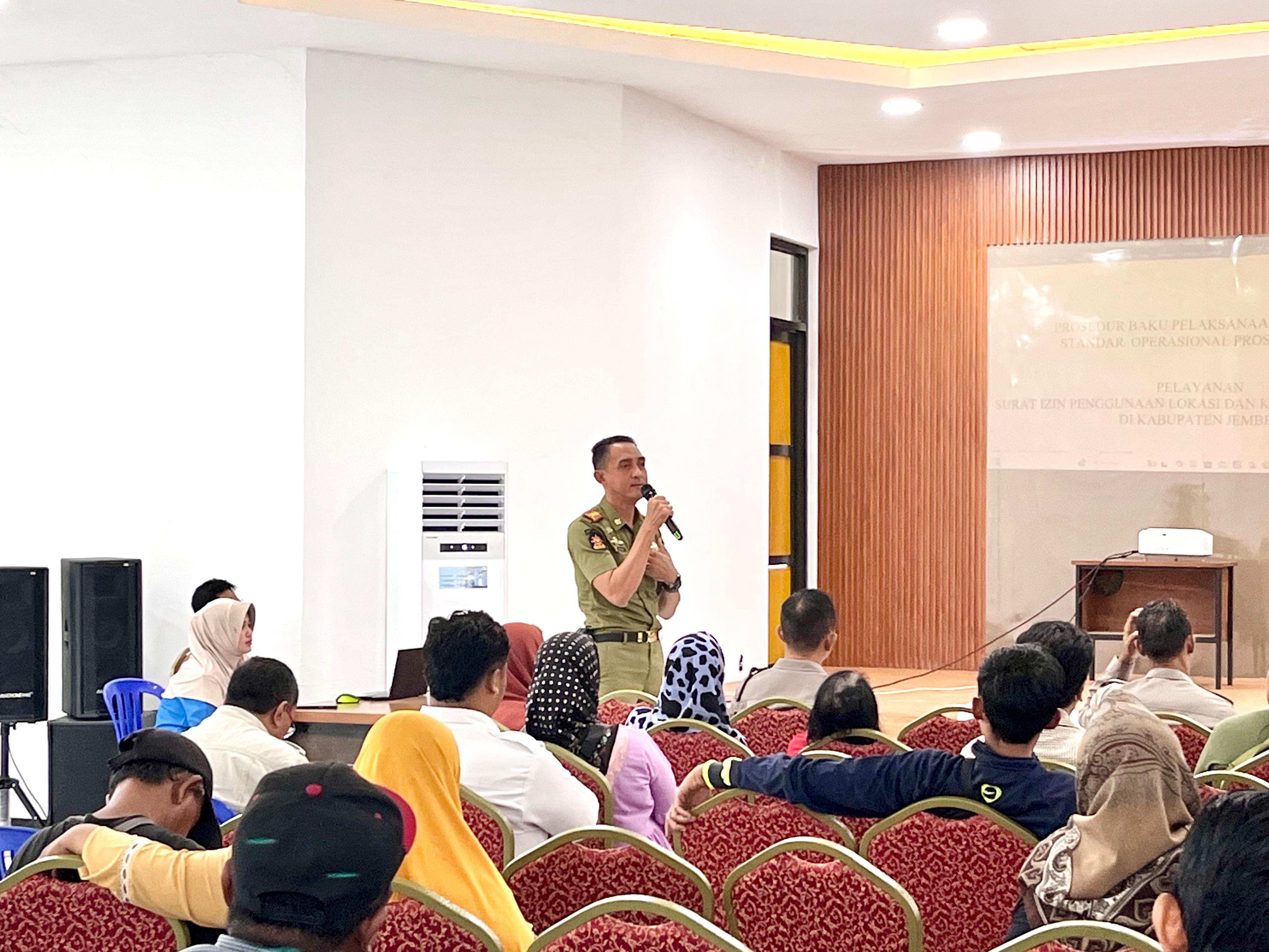 Diskopum Jember Gelar Rapat Koordinasi Penataan PKL Sekitar Alun-Alun di Gedung Jember Nusantara