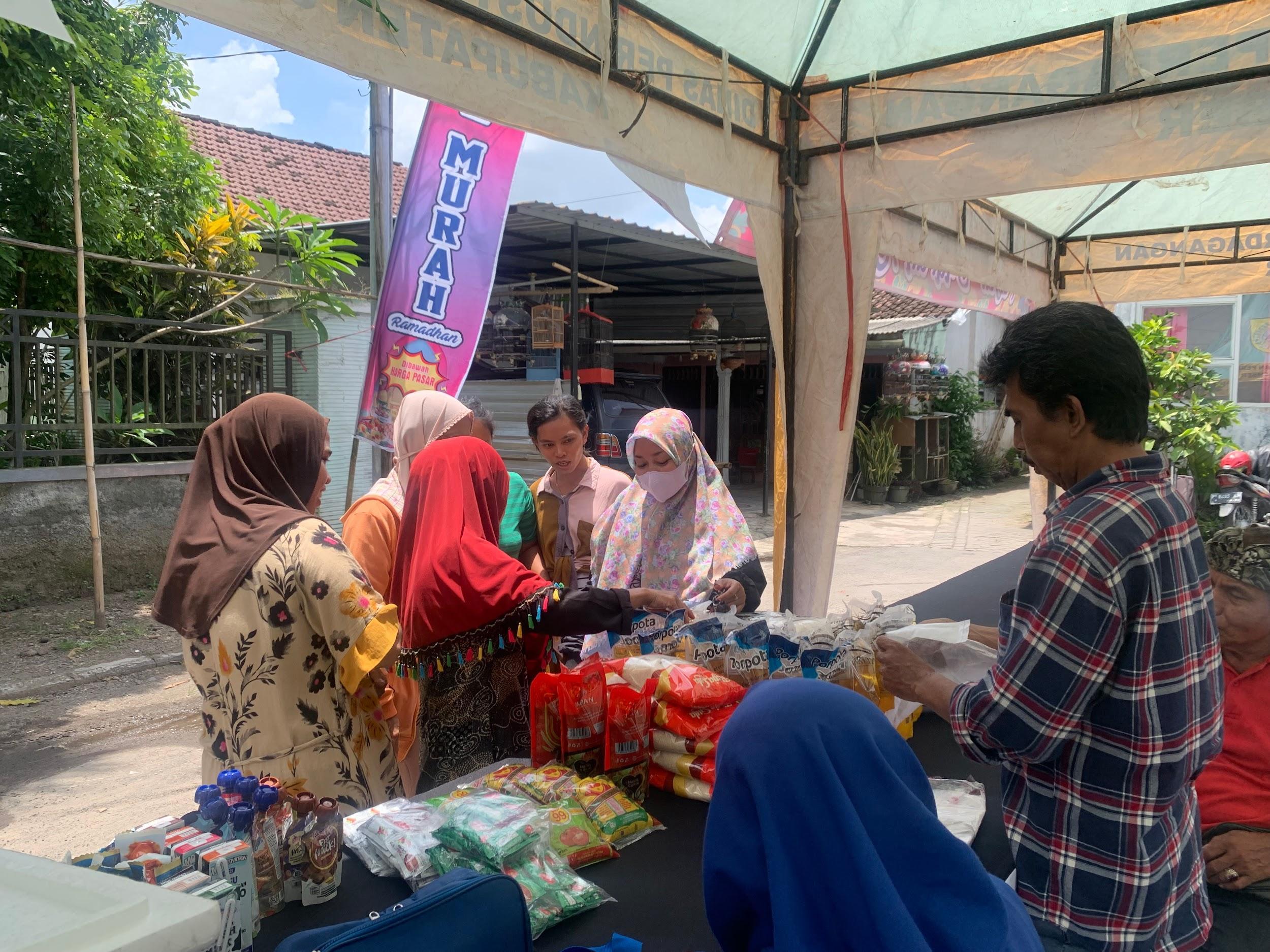 Pasar Murah Warnai Safari Ramadhan Pemkab Jember di Desa Wirowongso