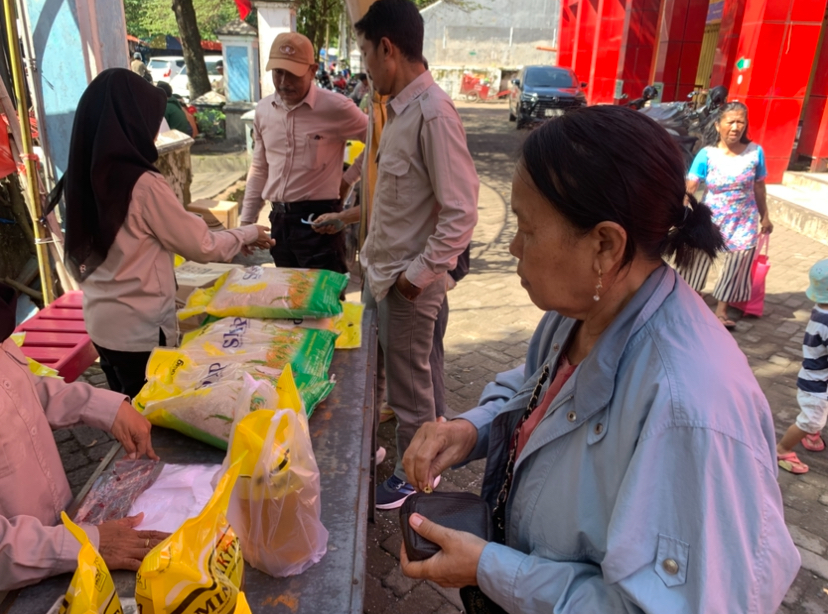 Siasat Jember Tekan Inflasi, Operasi Pasar Tegal Besar Diserbu Warga Jelang Lebaran