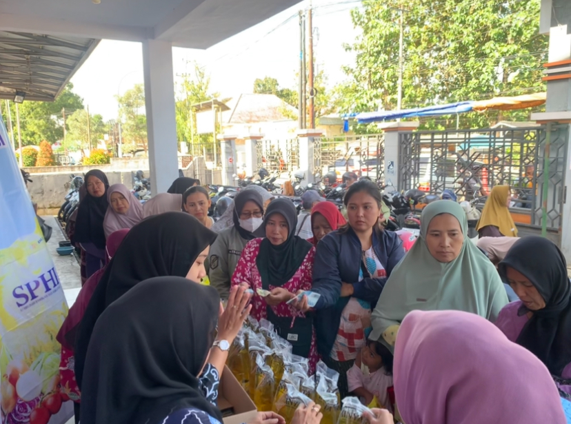 Operasi Pasar di Pasar Kreongan Diserbu Warga, Beras SPHP dan Minyak Goreng Ludes Terjual