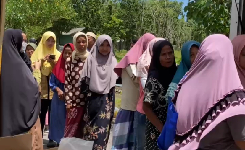 Warga Balung Serbu Telur di Pasar Murah Hingga Habis terjual