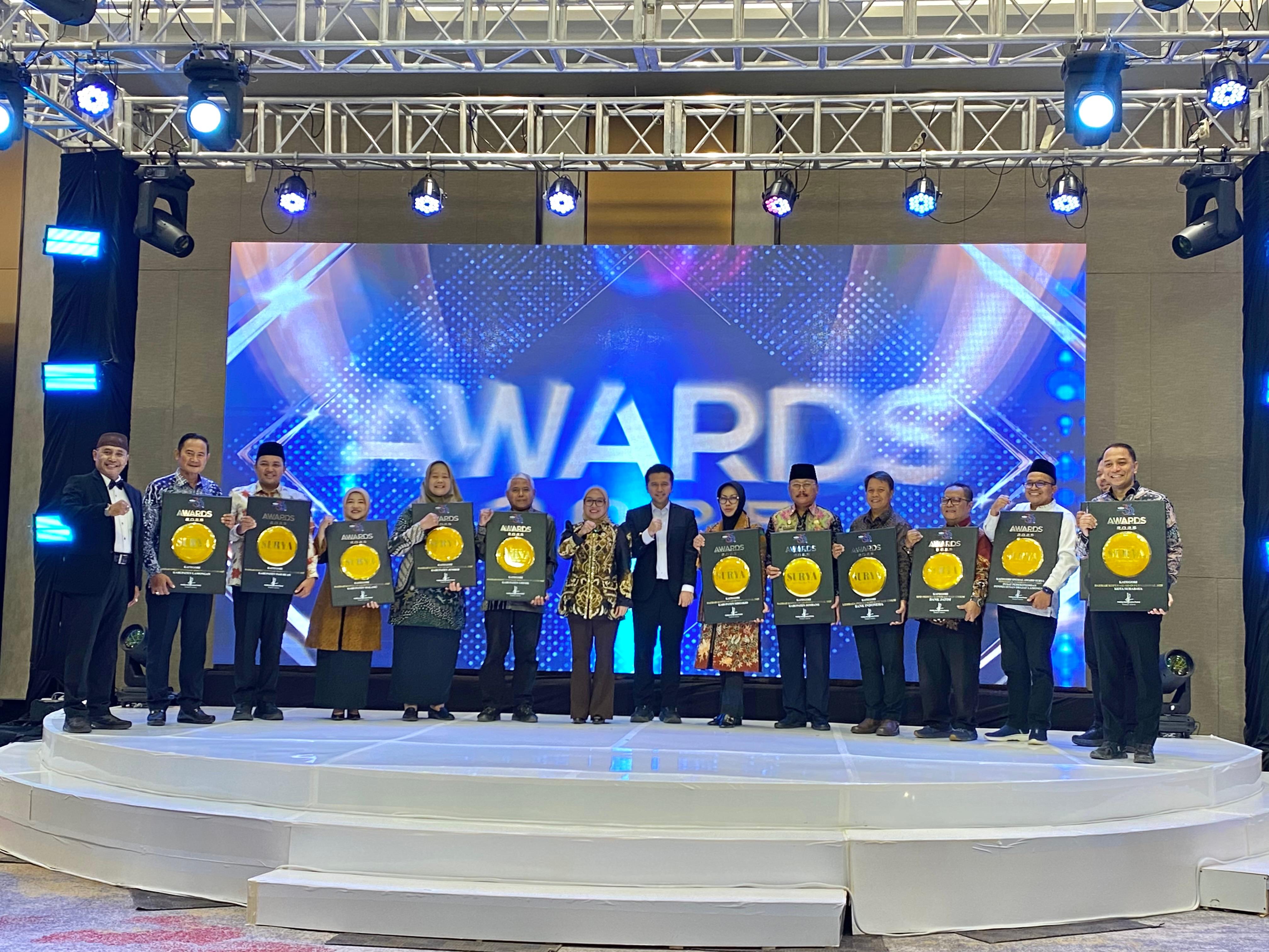Pemkab Jember Raih Penghargaan “Daerah Koperasi Go Internasional” pada Surya Awards 2025 di Surabaya