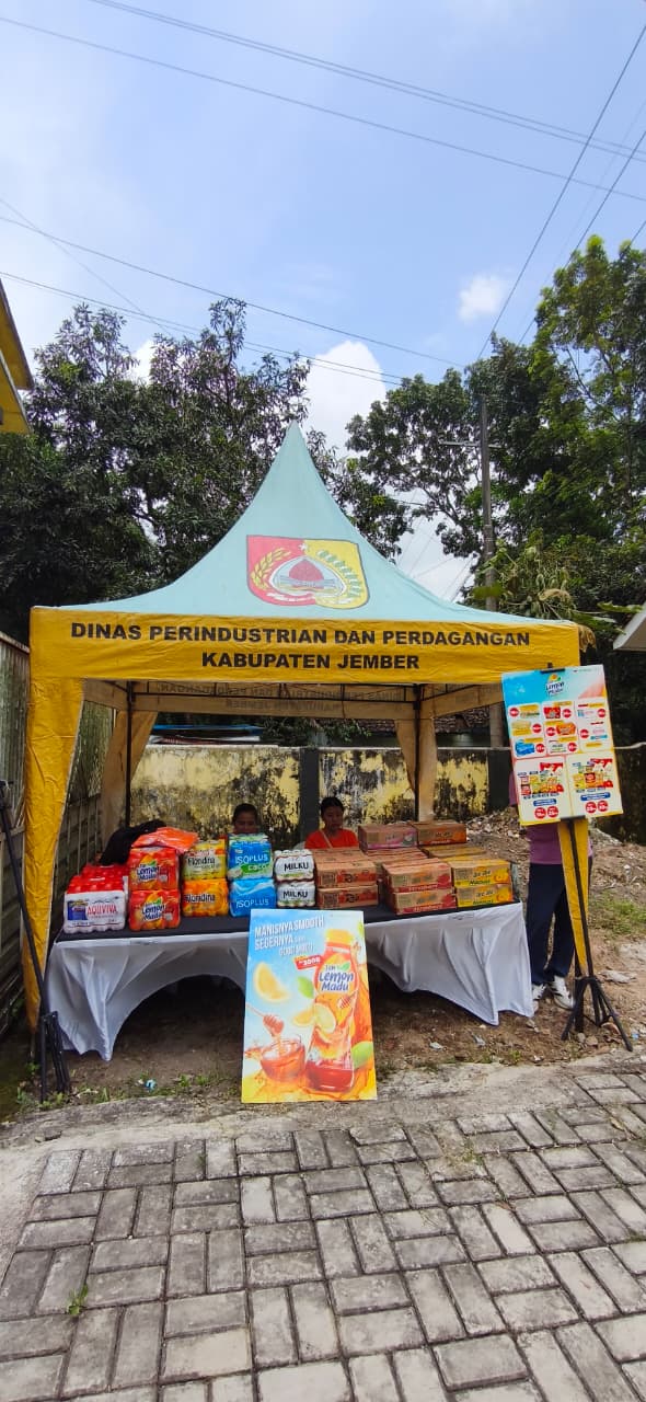 Pasar Murah Ramadhan di Balai Desa Sumber Jeruk, Kecamatan Kalisat Disambut  Antusias Warga