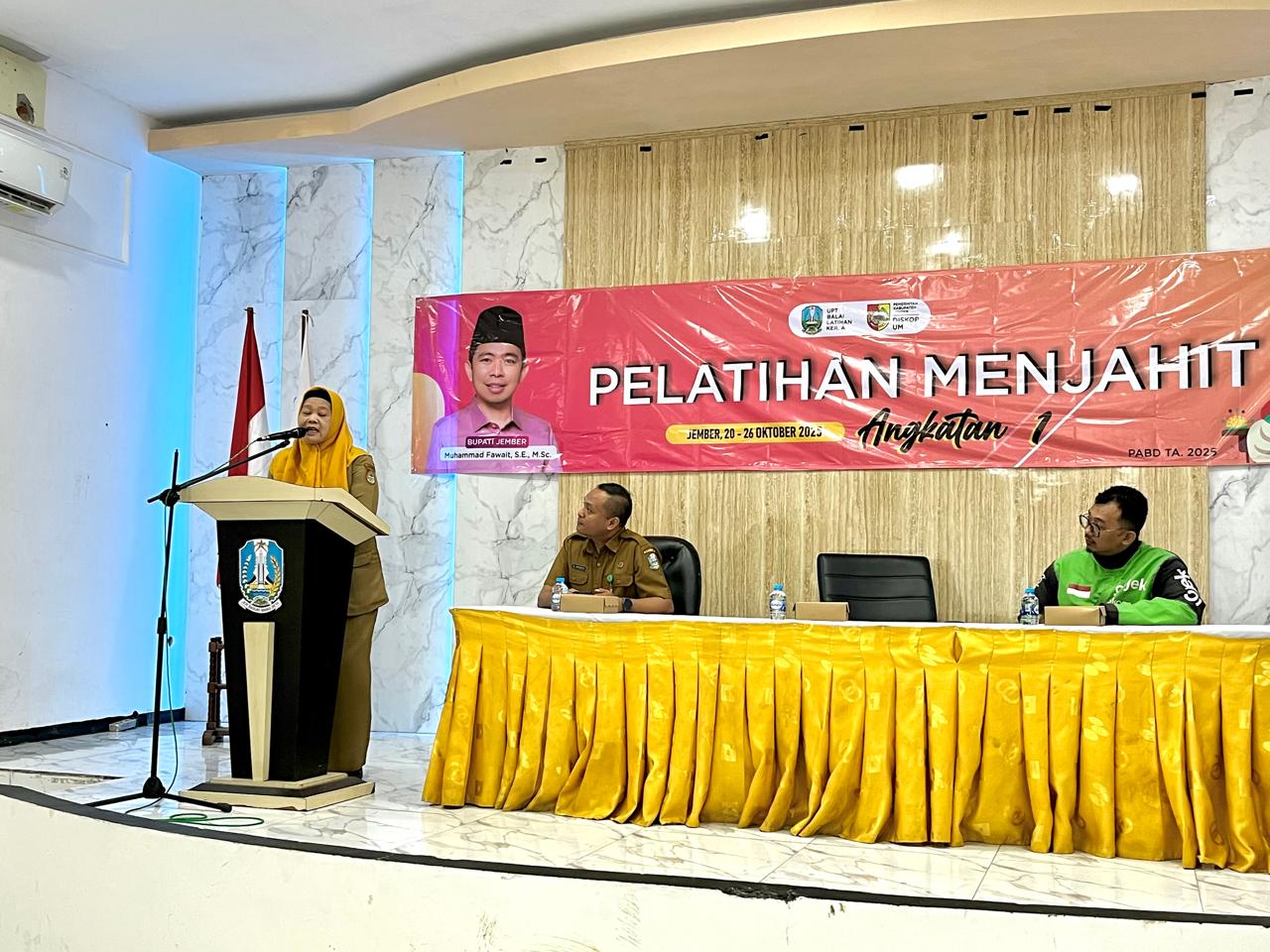 Diskopum Jember dan UPT BLK Gelar Pelatihan Menjahit bagi Anggota FKJOB: Wujud Nyata Jember Baru, Jember Maju