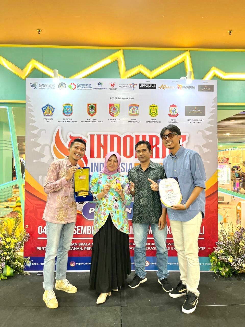Diskopum Jember Raih Juara 1 Stand Terbaik di Indokraf Expo 2025