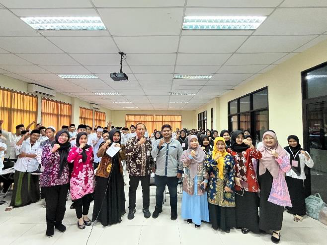 Hari Kedua Pelatihan Vocasional Santripreneur: Santri Jember Belajar Produksi Kerupuk Udang dan Cilok